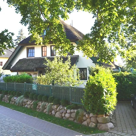 Ferienhaus-strandhafer-in-gross-zicker-halbinsel-moenchgut 度假居 *